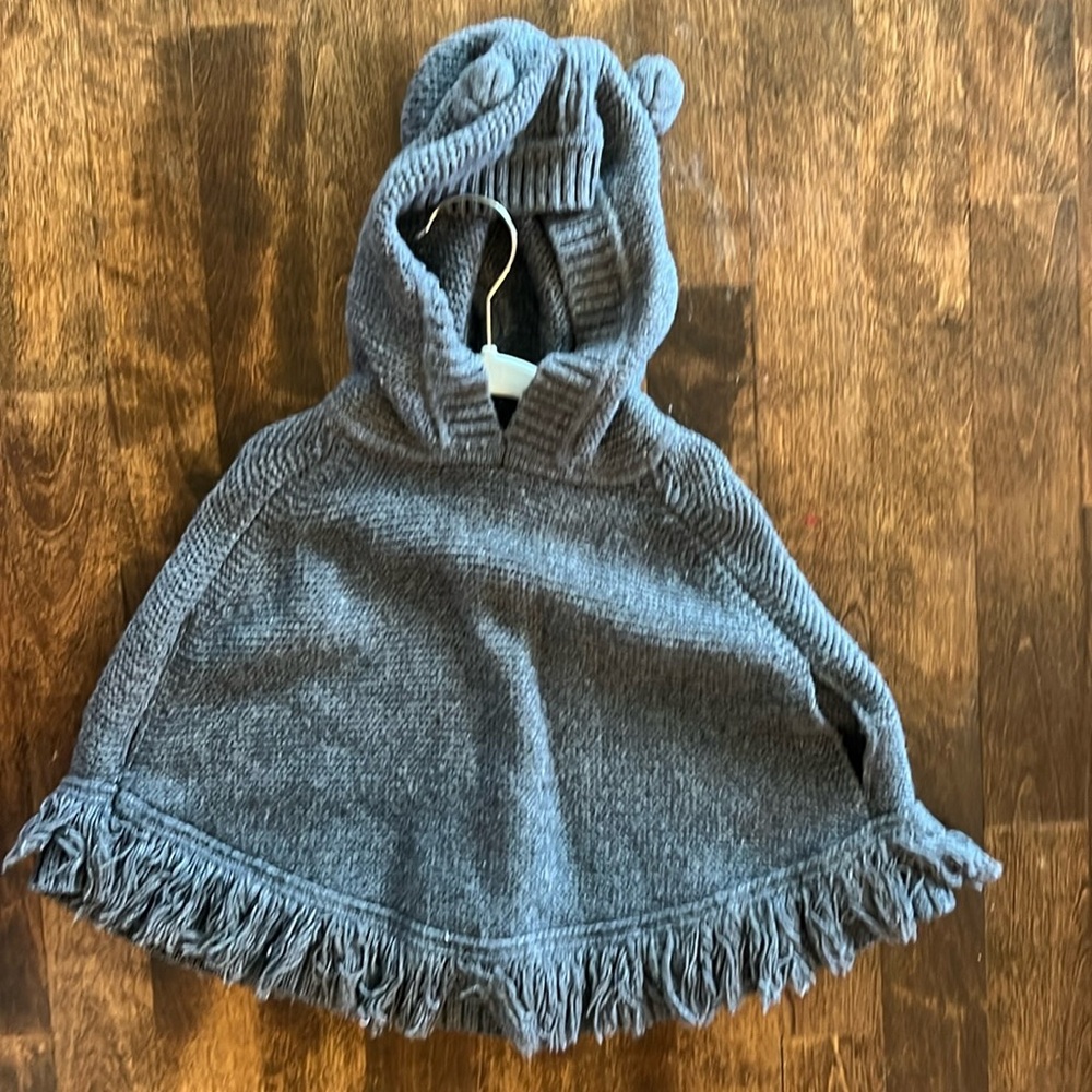 Gap bear sweater